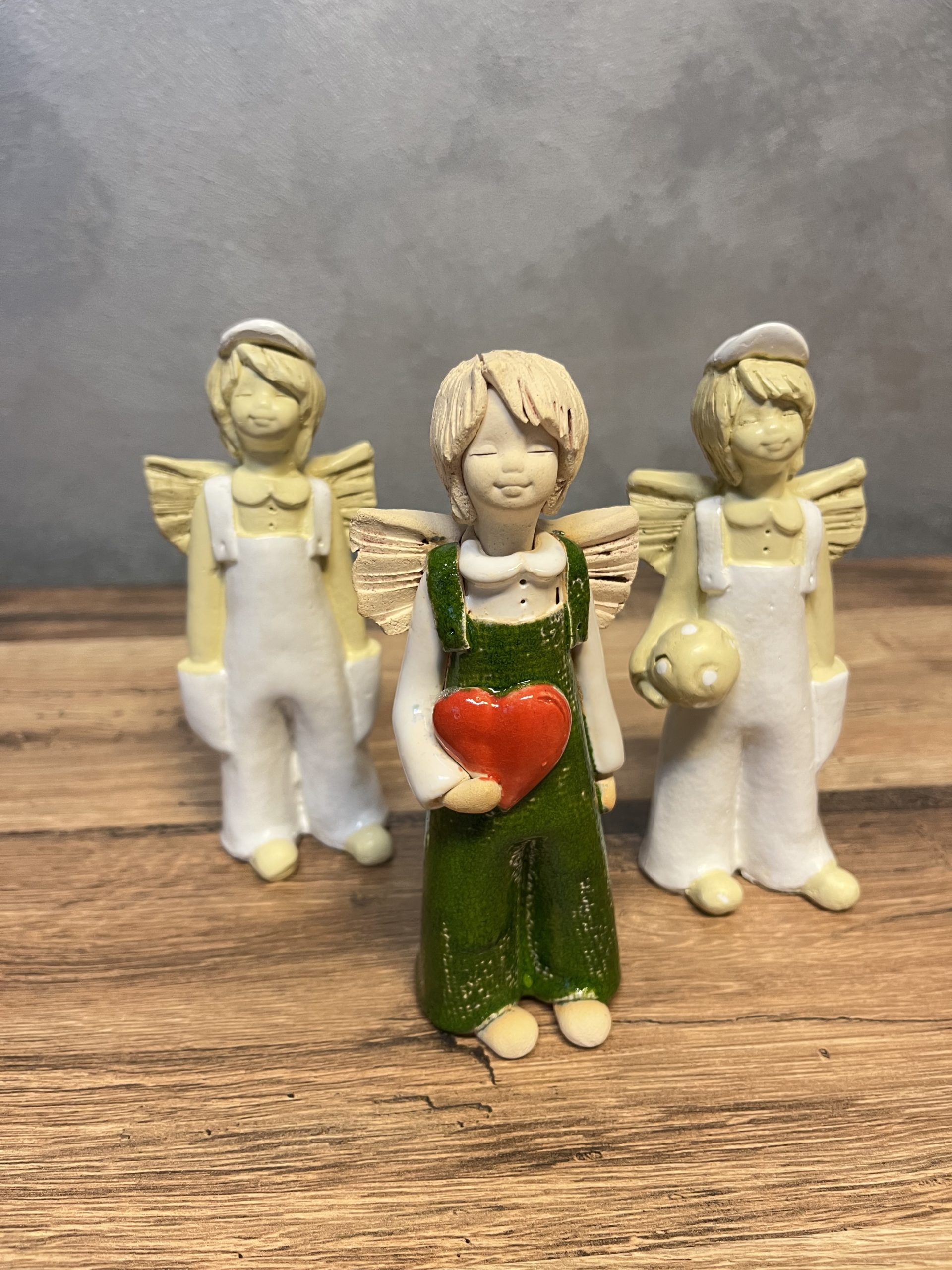 Aniołek ceramiczny dekoracyjny – 15 cm
